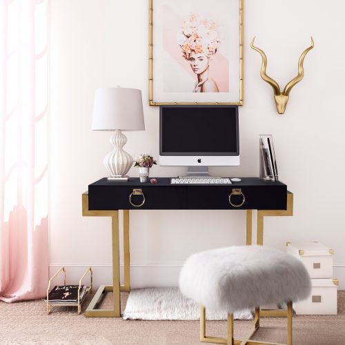 Majesty Desk with Nomo