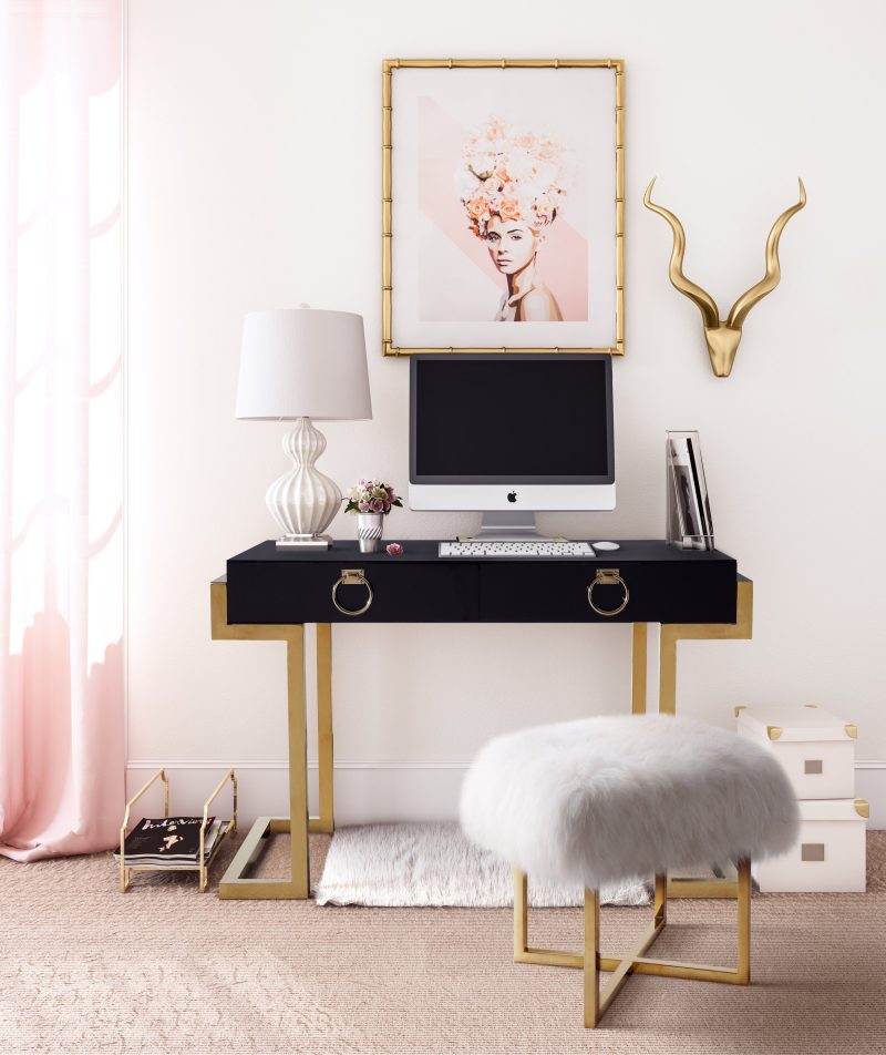 Majesty Desk with Nomo